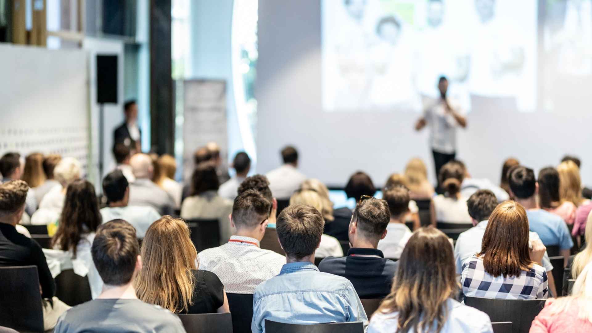 Betydelsen av visuella varumärkesinslag för att stärka företagsidentiteten (4)
